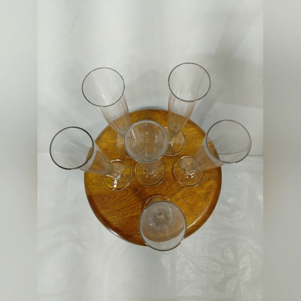 Crate & Barrel Viva Fluted Champagne Glasses NWOT